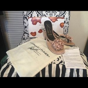 Donald J Pliner pink iridescent kitten heel siz 9M